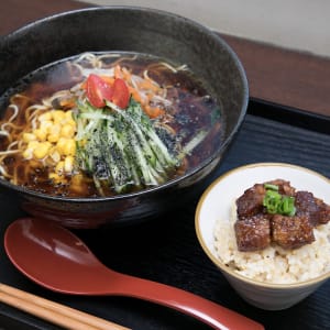 沖縄県那覇市｢Organic cafe/楽ロビkitchen.｣(ラクロビキッチン)/スープまで飲み干せちゃうベジラーメン 